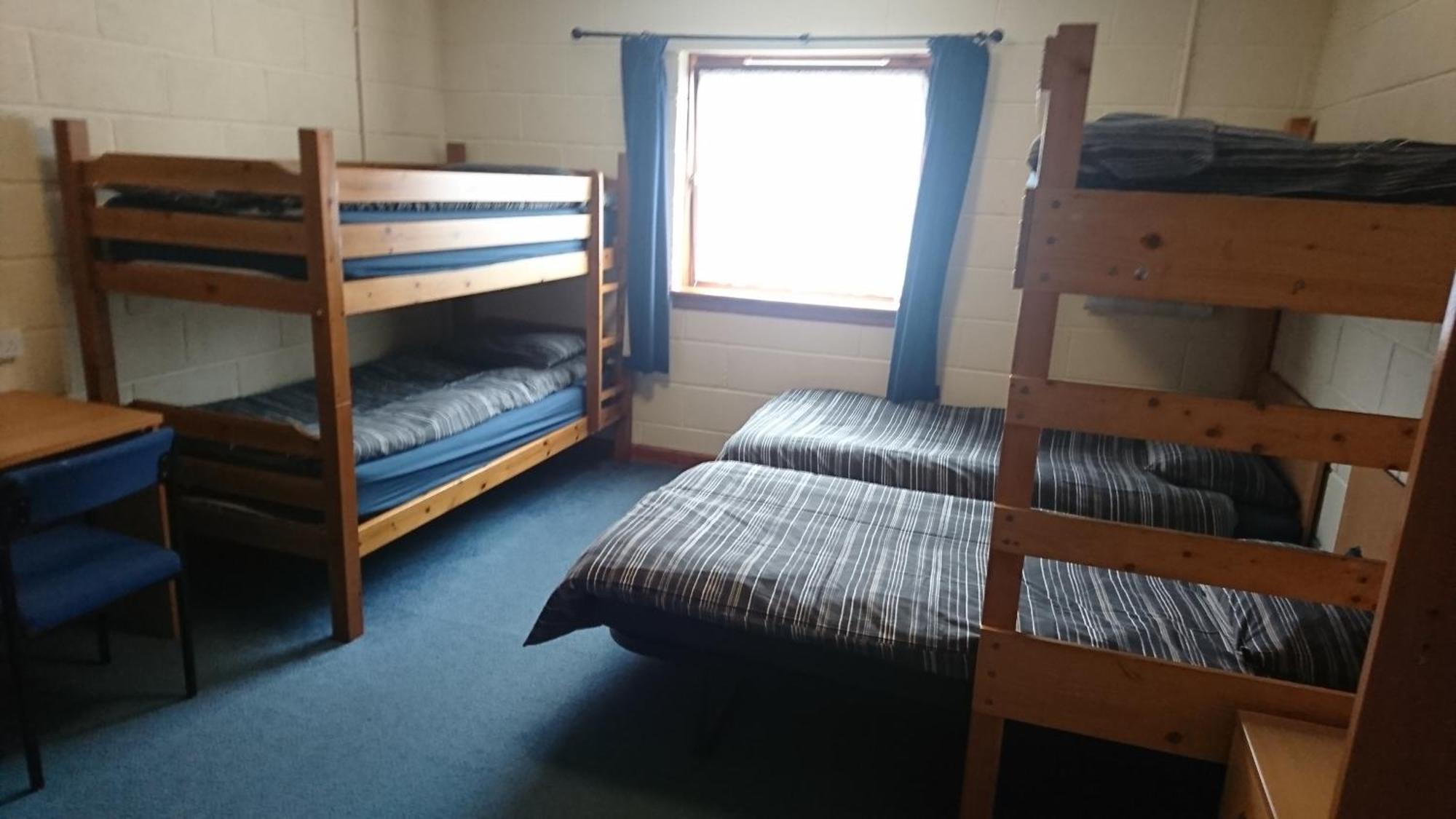 Fsc Dale Fort Hostel Phòng bức ảnh