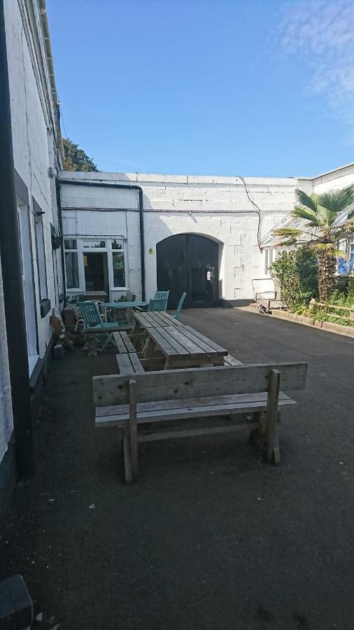 Fsc Dale Fort Hostel Ngoại thất bức ảnh